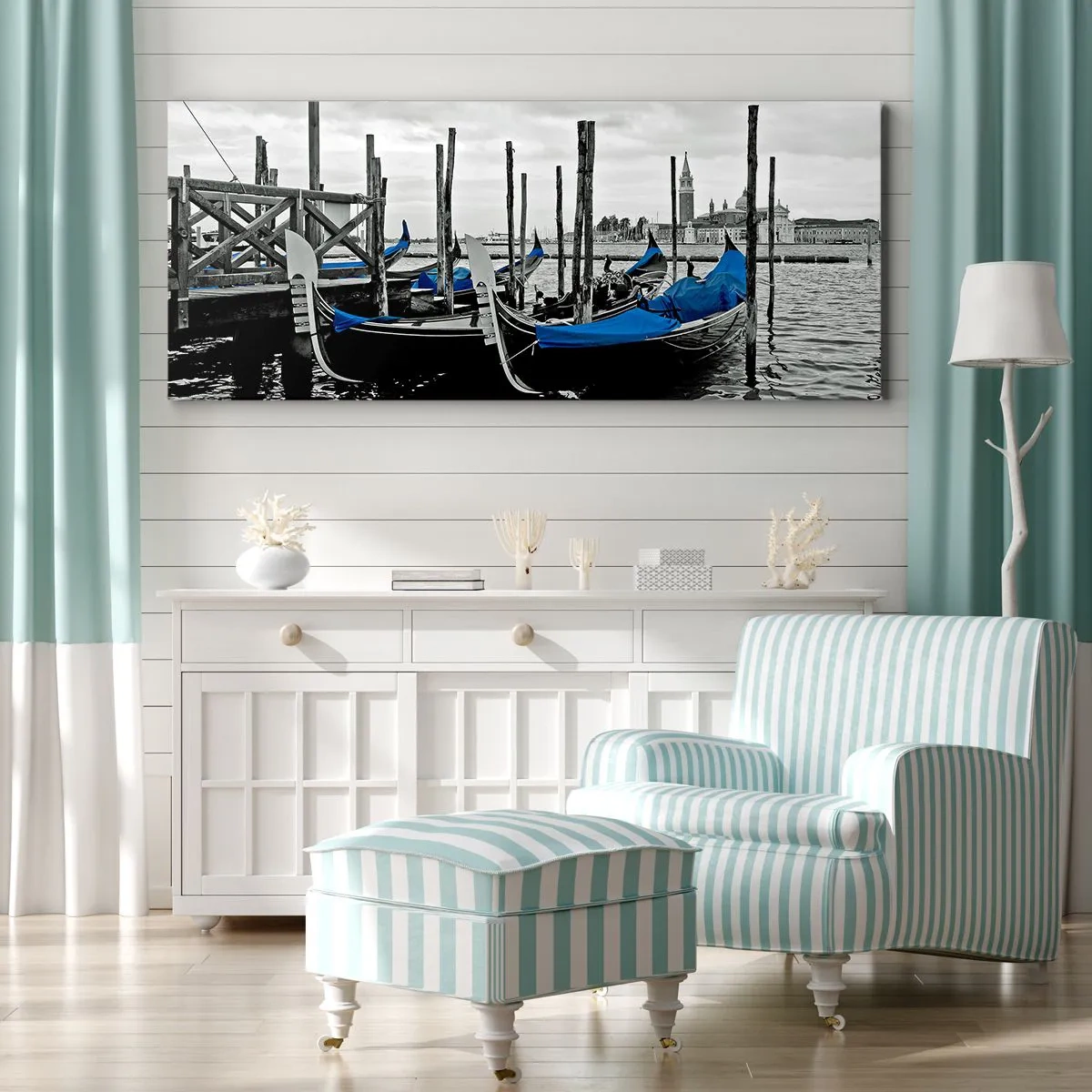 Bild auf Leinwand - Leinwandbild - Gondeln in Venedig mit blauen Abdeckungen - 120x50cm - Nachdenkliches Venedig - Moderne Wanddekoration für Wohnzimmer und Schlafzimmer ARTTOR