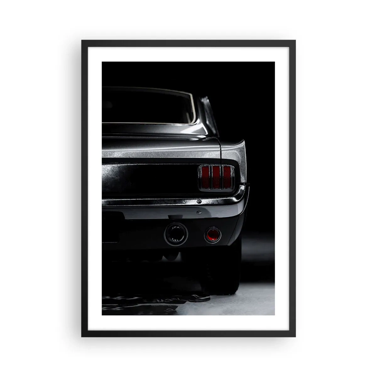 Poster in einem schwarzem Rahmen - Eine stilvolle Interpretation des Hecks eines Oldtimers - 50x70cm - Charme des Klassikers - Moderne Wanddekoration für Wohnzimmer und Schlafzimmer ARTTOR
