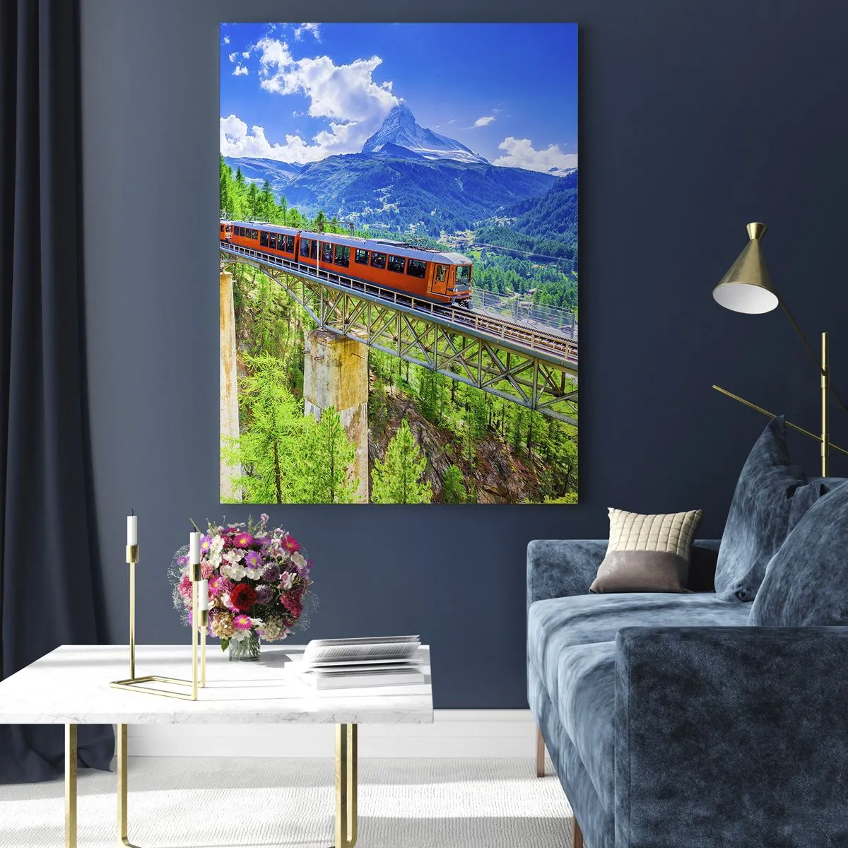 Glasbild - Bild auf glas - Eine Achterbahn auf einer Brücke mit Blick auf einen Wasserfall und Berge - 70x100cm - Jetzt sind Alpen dran - Moderne Wanddekoration für Wohnzimmer und Schlafzimmer ARTTOR