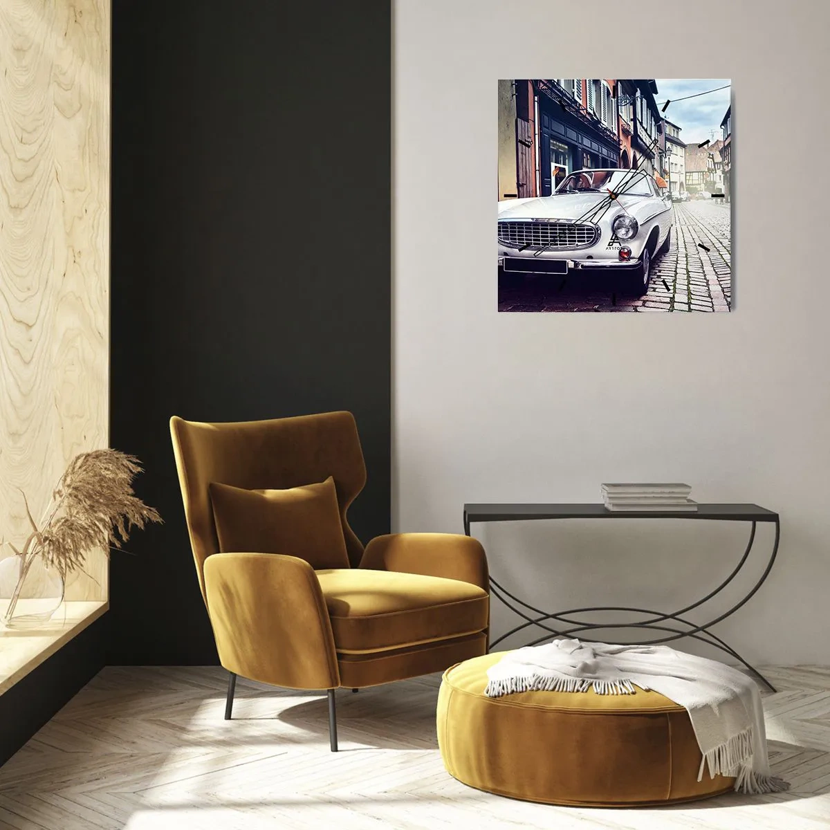 Wanduhr - Glasuhr - Ein klassisches weißes Auto auf einer gepflasterten Stadtstraße - 30x30cm - Die Vergangenheit ist heute - Moderne Wanddekoration für Wohnzimmer und Schlafzimmer ARTTOR