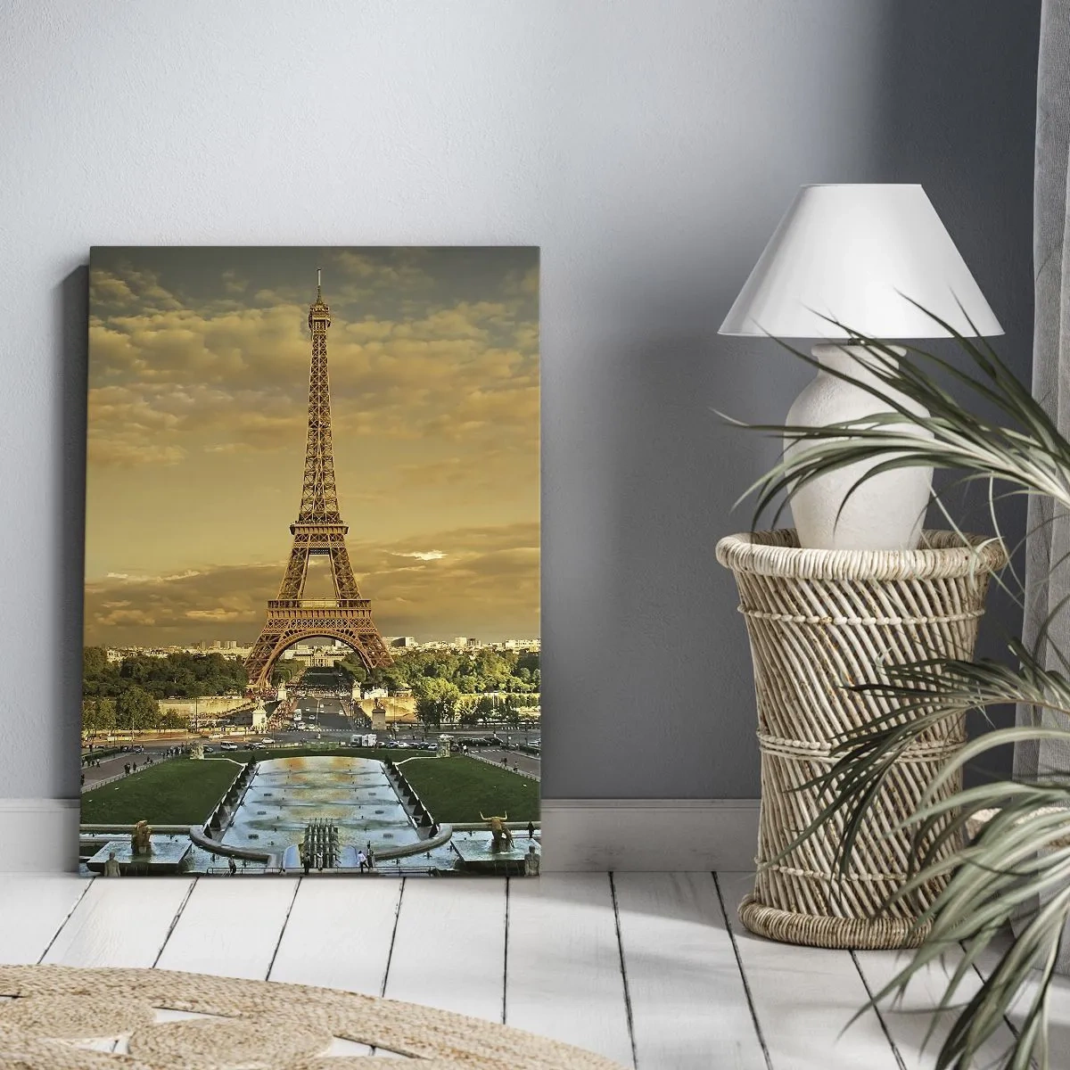 Bild auf Leinwand - Leinwandbild - Der Eiffelturm in Paris bei Sonnenuntergang - 70x100cm - Königin von Paris - Moderne Wanddekoration für Wohnzimmer und Schlafzimmer ARTTOR