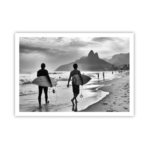 Poster - Zwei Surfer laufen mit ihren schwarz-weißen Brettern am Strand entlang. - 100x70cm - Single-Wave-Samba - Moderne Wanddekoration für Wohnzimmer und Schlafzimmer ARTTOR
