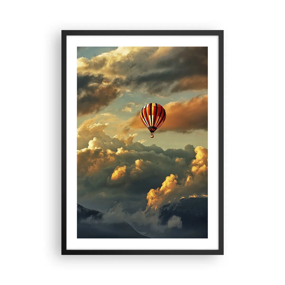 Poster in einem schwarzem Rahmen - Ein Ballon zwischen den Wolken bei Sonnenuntergang - 50x70cm - Ich fliege, weil ich es will - Moderne Wanddekoration für Wohnzimmer und Schlafzimmer ARTTOR