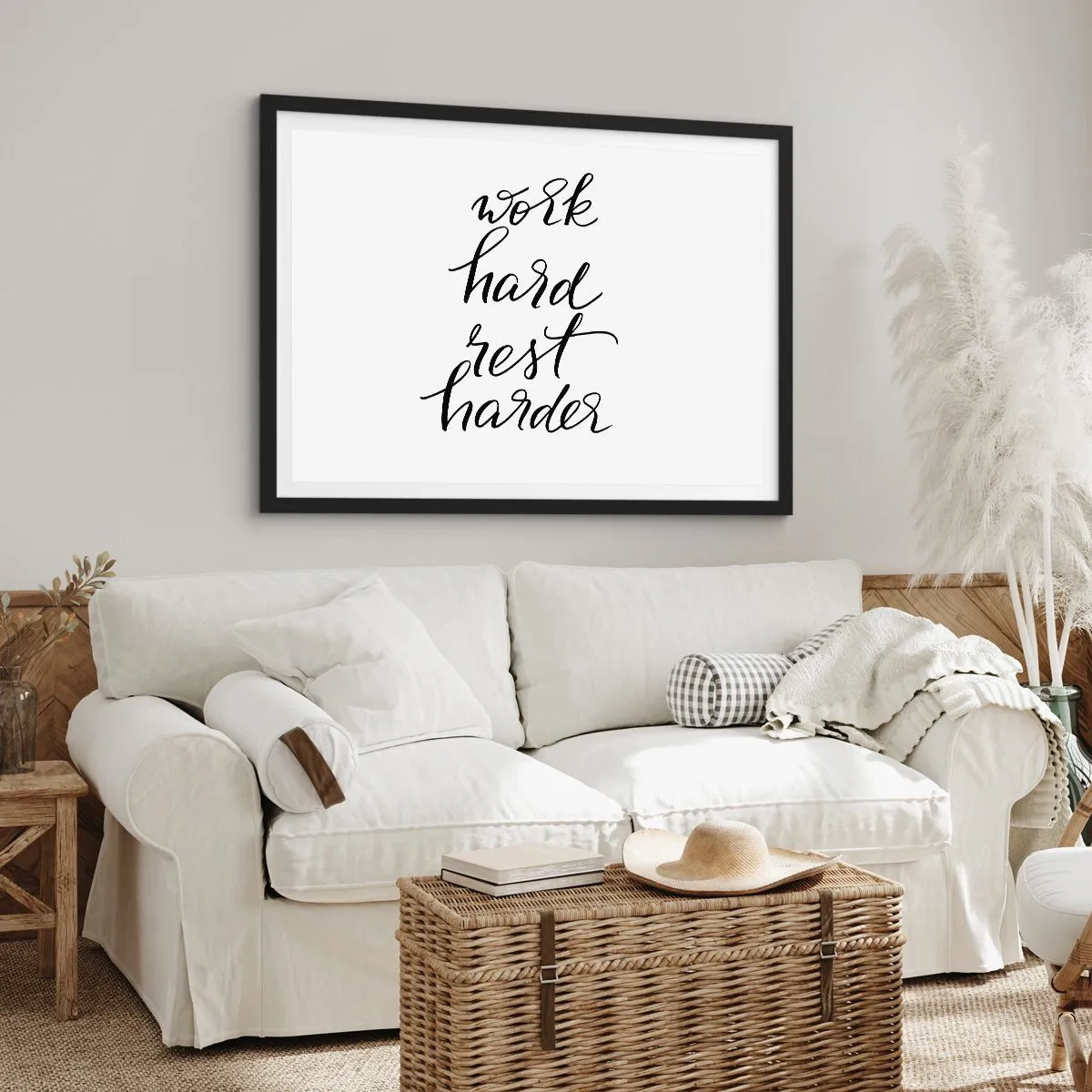Poster in einem schwarzem Rahmen - Zitat „Arbeite hart, ruhe dich härter aus“ auf weißem Hintergrund - 100x70cm - Lebensbalance - Moderne Wanddekoration für Wohnzimmer und Schlafzimmer ARTTOR