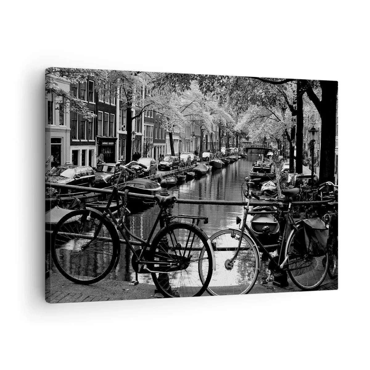 Bild auf Leinwand - Leinwandbild - Kanal mit Fahrrädern in Schwarzweißfotografie - 70x50cm - Ein sehr holländischer Anblick - Moderne Wanddekoration für Wohnzimmer und Schlafzimmer ARTTOR