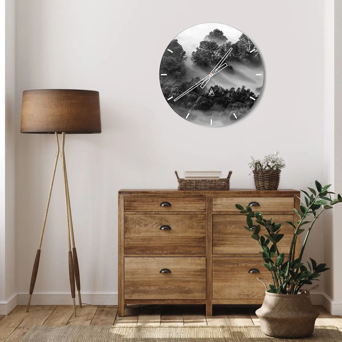 Wanduhr - Glasuhr - Schwarz-weiße Berglandschaft mit Nebel im Wald - 30x30cm - Aufstehend aus dem Schlaf - Moderne Wanddekoration für Wohnzimmer, Küche und Schlafzimmer ARTTOR