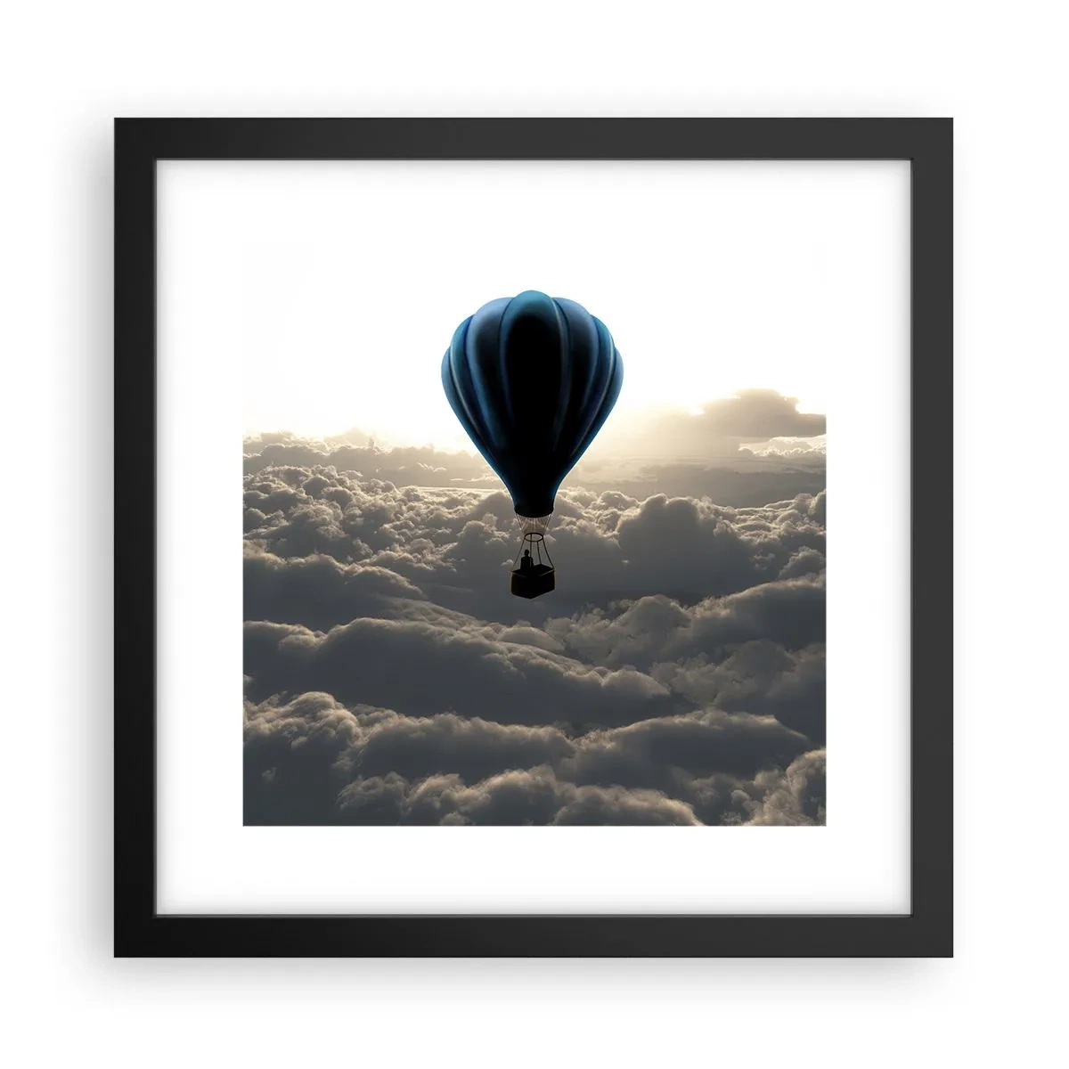 Poster in einem schwarzem Rahmen - Ein Wanderer über den Wolken - 30x30 cm