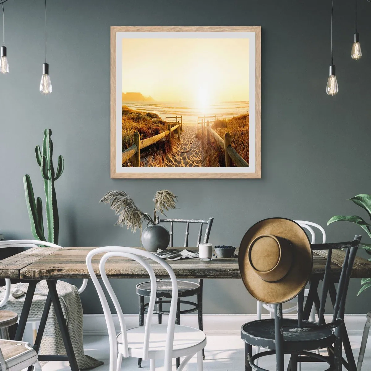 Poster in einem Rahmen aus heller Eiche - Über die Düne, der Sonne entgegen - 60x60 cm