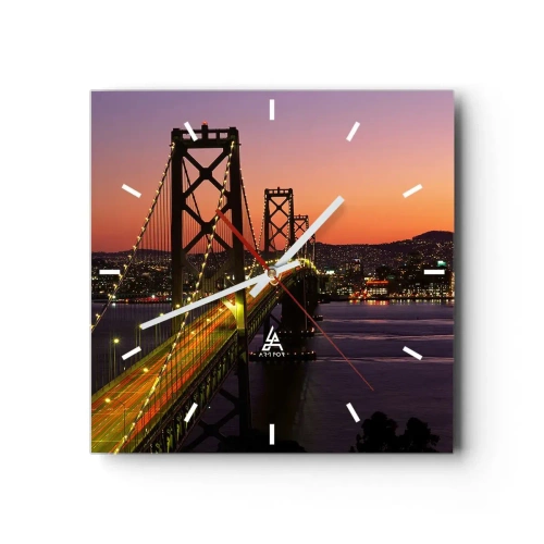 Wanduhr - Glasuhr - Eine nachts beleuchtete Brücke über dem Wasser mit Panoramablick auf die Stadt - 30x30cm - Violetter Abend - Moderne Wanddekoration für Wohnzimmer und Schlafzimmer ARTTOR