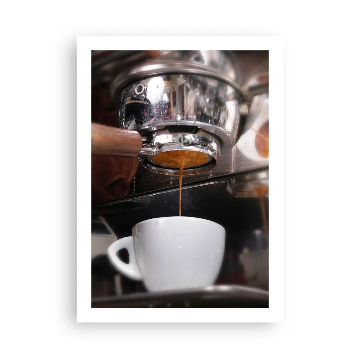 Poster - Eine Kaffeemaschine gießt frischen Espresso in eine Tasse - 50x70cm - Gute Zeit des Tages - Moderne Wanddekoration für Wohnzimmer und Schlafzimmer ARTTOR