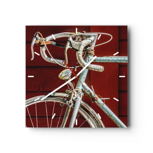 Wanduhr - Glasuhr - Ein Vintage-Fahrrad vor einer roten Holzwand - 30x30cm - Geschaffen um zu siegen - Moderne Wanddekoration für Wohnzimmer und Schlafzimmer ARTTOR