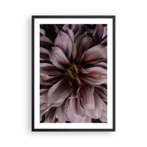 Poster in einem schwarzem Rahmen - Nahaufnahme einer dunkelrosa Blume - 50x70cm - Ein Blumenherz - Moderne Wanddekoration für Wohnzimmer und Schlafzimmer ARTTOR