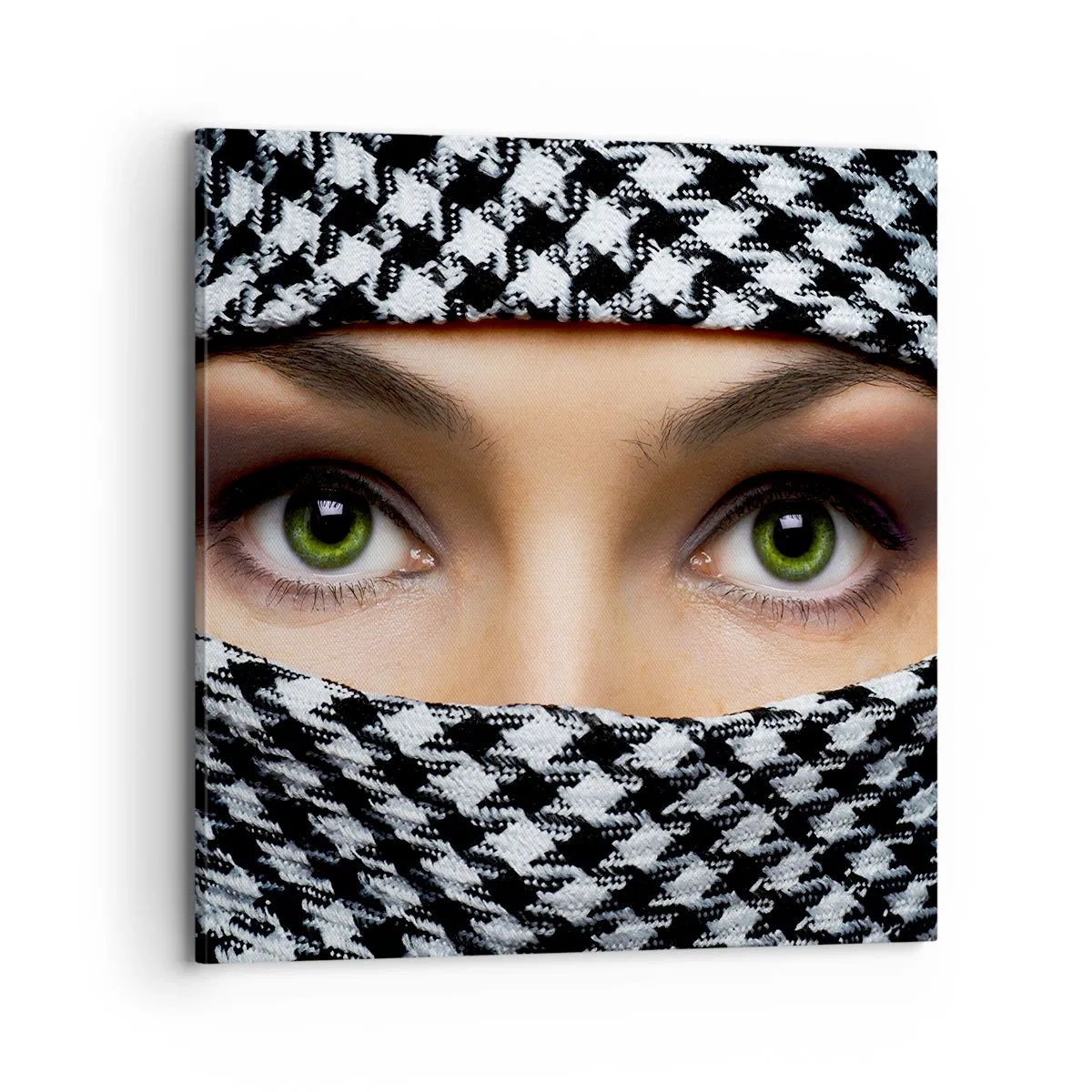 Bild auf Leinwand - Leinwandbild - Ein Porträt einer verschleierten grünäugigen Schönheit - 70x70 cm