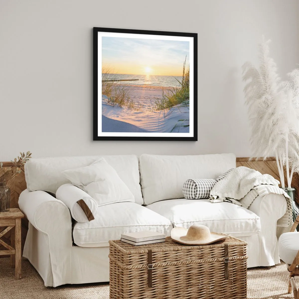 Poster in einem schwarzem Rahmen - Das Rauschen des Meeres, der Gesang der Vögel, ein wilder Strand im Gras ... - 30x30 cm