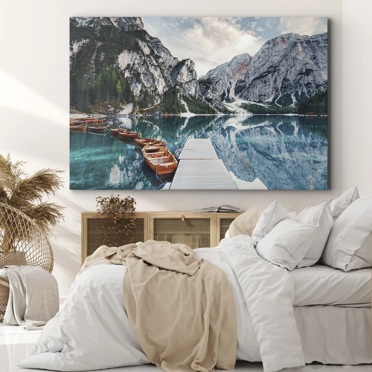 Bild auf Leinwand - Leinwandbild - Ein See mit Booten, umgeben von Bergen - 70x50cm - Wir zeigen Ihnen Schönheit - Moderne Wanddekoration für Wohnzimmer und Schlafzimmer ARTTOR