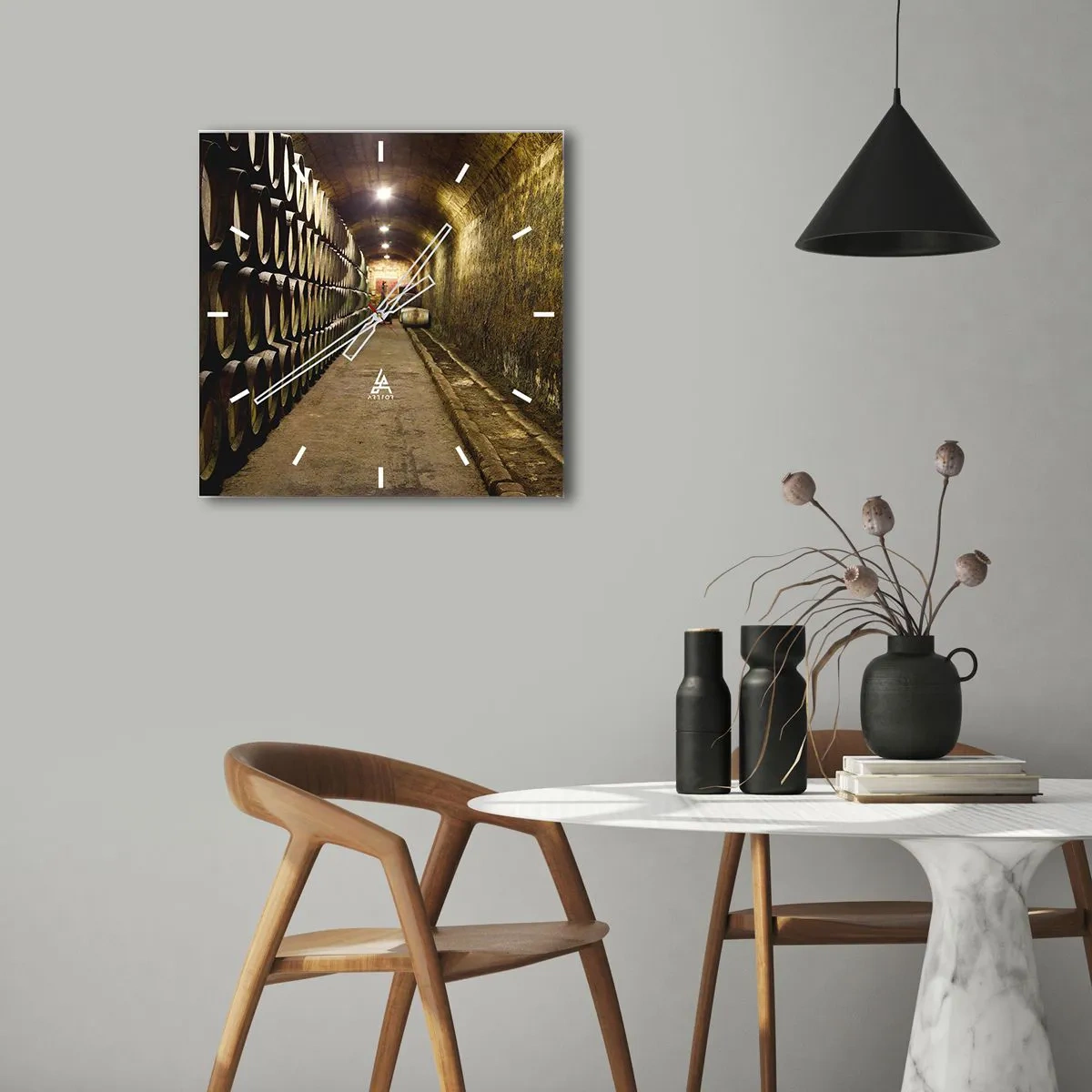 Wanduhr - Glasuhr - Ein Keller mit in Reihen angeordneten hölzernen Weinfässern - 30x30cm - Es ist gut, sich hinzulegen - Moderne Wanddekoration für Wohnzimmer und Schlafzimmer ARTTOR