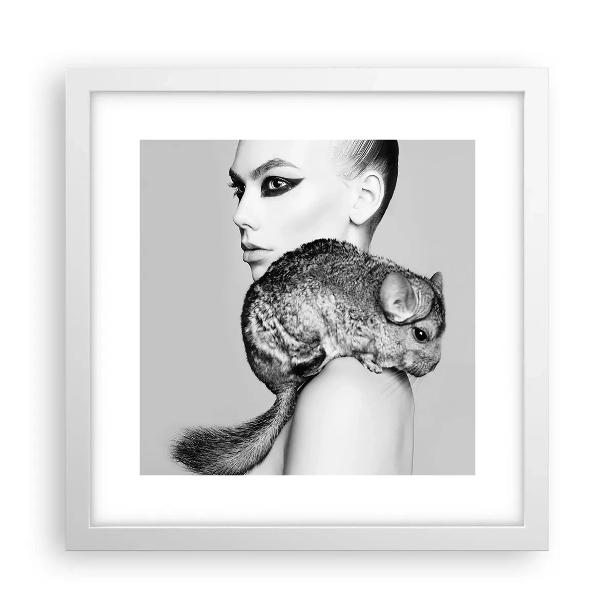 Poster in einem weißen Rahmen - Dame mit einem Chinchilla - 30x30 cm
