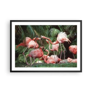 Poster in einem schwarzem Rahmen - Eine Gruppe von Flamingos in einer tropischen Umgebung, umgeben von Palmen - 70x50cm - Nachmittagsklatsch - Moderne Wanddekoration für Wohnzimmer und Schlafzimmer ARTTOR