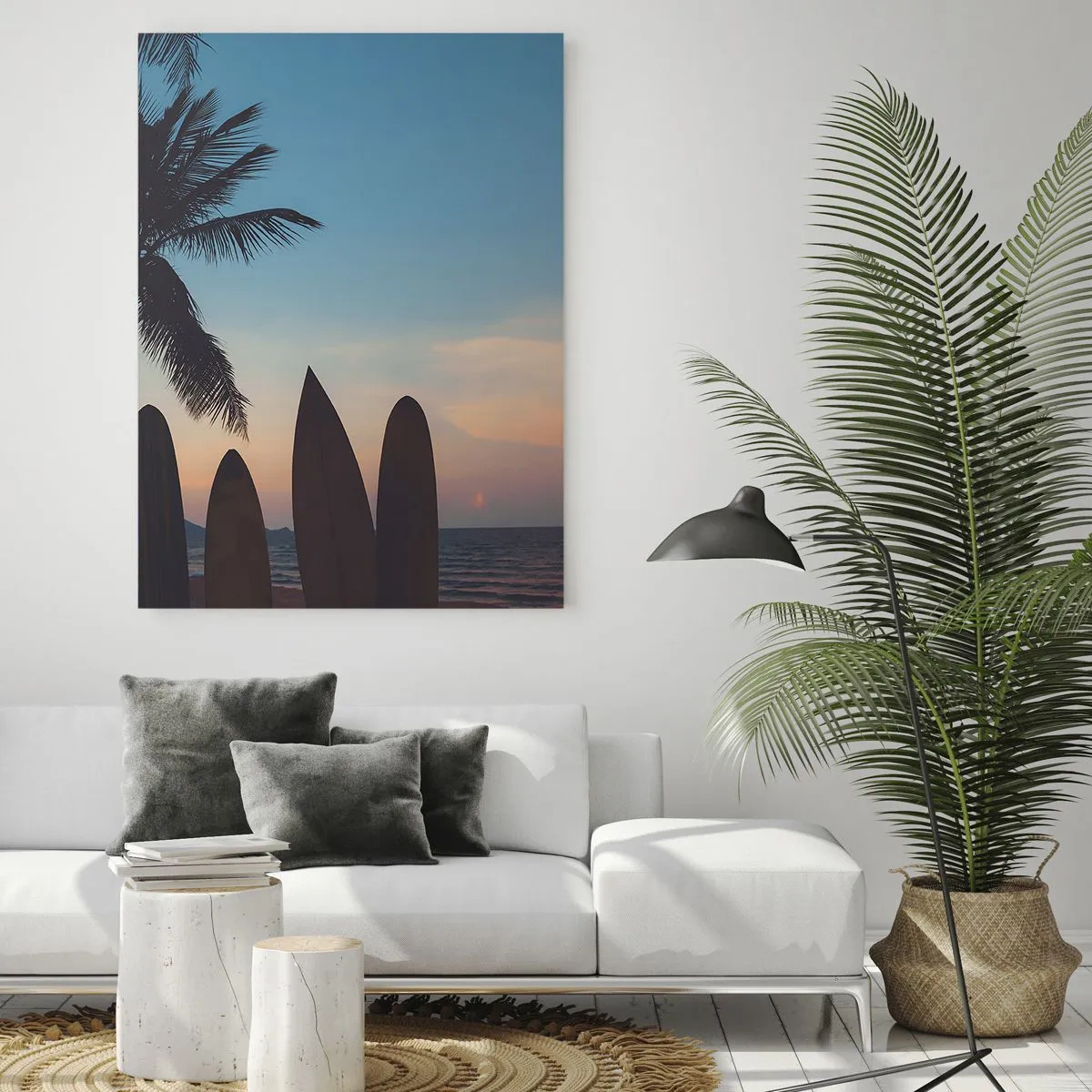 Glasbild - Bild auf glas - Palmen und Surfbretter am Strand bei Sonnenuntergang - 50x70cm - Morgen wird es auch lustig - Moderne Wanddekoration für Wohnzimmer und Schlafzimmer ARTTOR