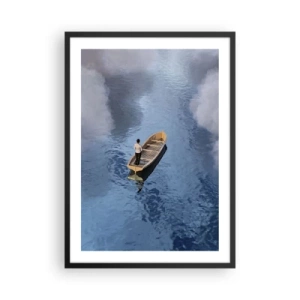 Poster in einem schwarzem Rahmen - Eine Person in einem Boot, das auf dem Wasser schwimmt und in dem sich Himmel und Wolken spiegeln. - 50x70cm - Leben – Reise – unbekannt - Moderne Wanddekoration für Wohnzimmer und Schlafzimmer ARTTOR