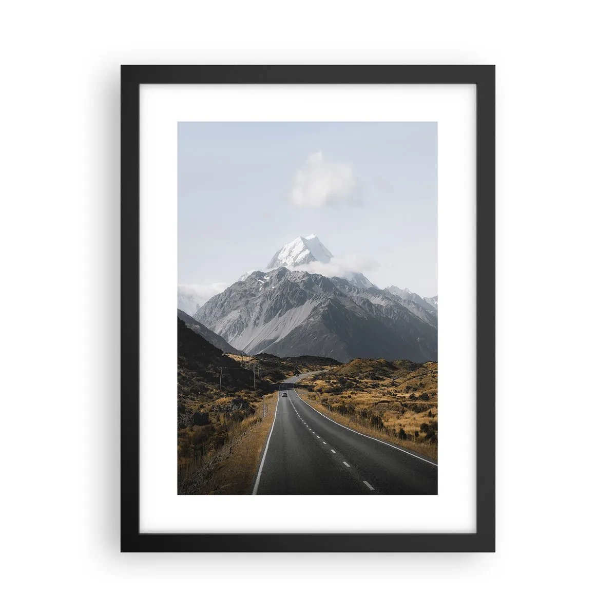 Poster in einem schwarzem Rahmen - Der Weg ins Herz der Berge - 30x40 cm