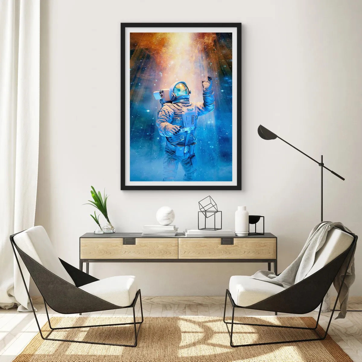 Poster in einem schwarzem Rahmen - Astronaut im Licht der Sterne und Galaxien im Weltraum - 50x70cm - Endlich am Ende - Moderne Wanddekoration für Wohnzimmer und Schlafzimmer ARTTOR