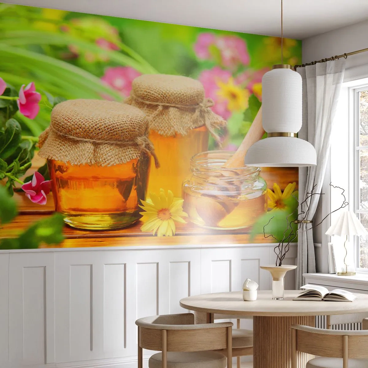 Fototapete Premium Sand - Gläser mit Honig, umgeben von Blumen auf einem Holztisch - 100x70cm - Süß und blumig - Moderne Wanddekoration für Wohnzimmer und Schlafzimmer ARTTOR