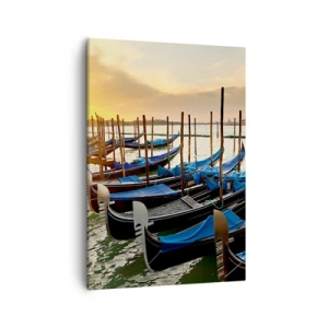 Bild auf Leinwand - Leinwandbild - Gondeln in Venedig am Morgen im Licht der aufgehenden Sonne - 50x70cm - Bevor das Summen kommt - Moderne Wanddekoration für Wohnzimmer und Schlafzimmer ARTTOR