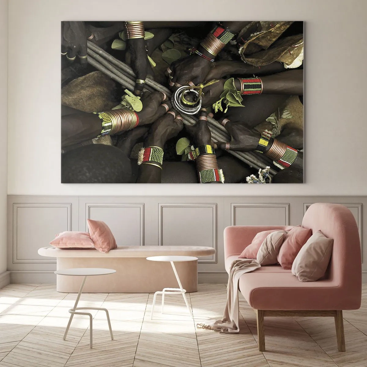 Glasbild - Bild auf glas - Hände mit Armbändern, die in einer rituellen Geste ein Gefäß halten - 120x80cm - Wir sind zusammen - Moderne Wanddekoration für Wohnzimmer und Schlafzimmer ARTTOR