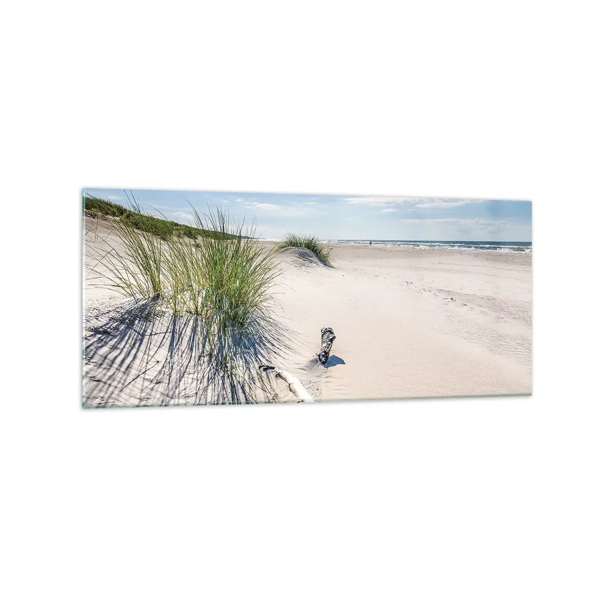 Glasbild - Bild auf glas - Ein Ostseestrand mit Sand, Gras und einem ruhigen blauen Himmel - 120x50cm - Der schönste Strand? Ostsee-Strand - Moderne Wanddekoration für Wohnzimmer und Schlafzimmer ARTTOR