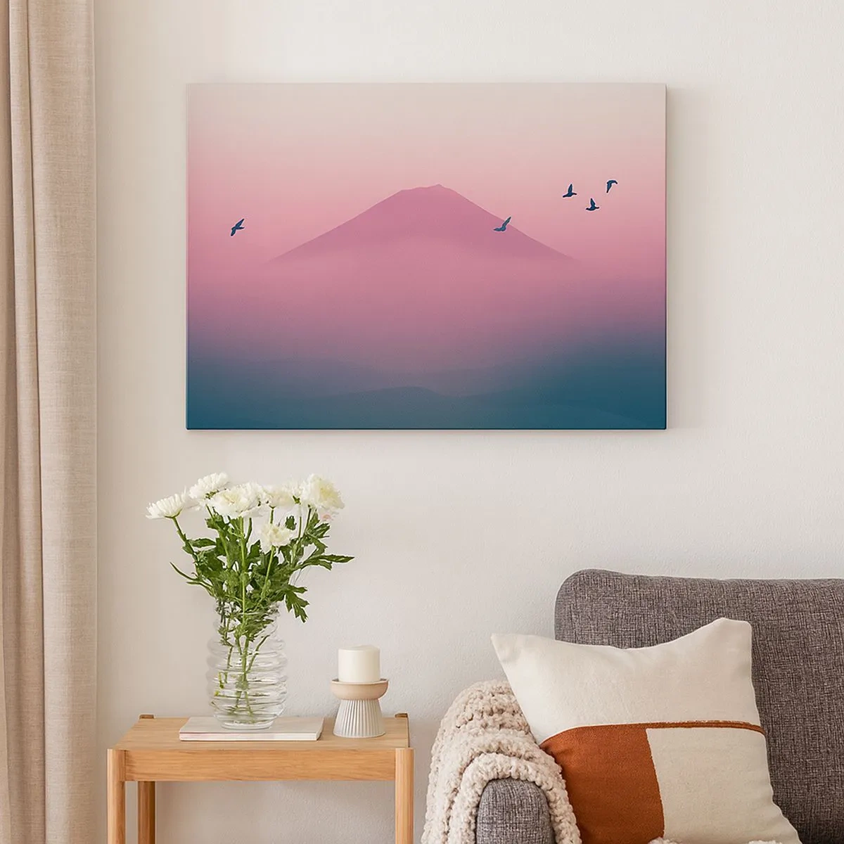 Bild auf Leinwand - Leinwandbild - Eine minimalistische Landschaft mit einem Berg und Vögeln bei Sonnenaufgang - 70x50cm - Wanderer über den Wolken - Moderne Wanddekoration für Wohnzimmer und Schlafzimmer ARTTOR