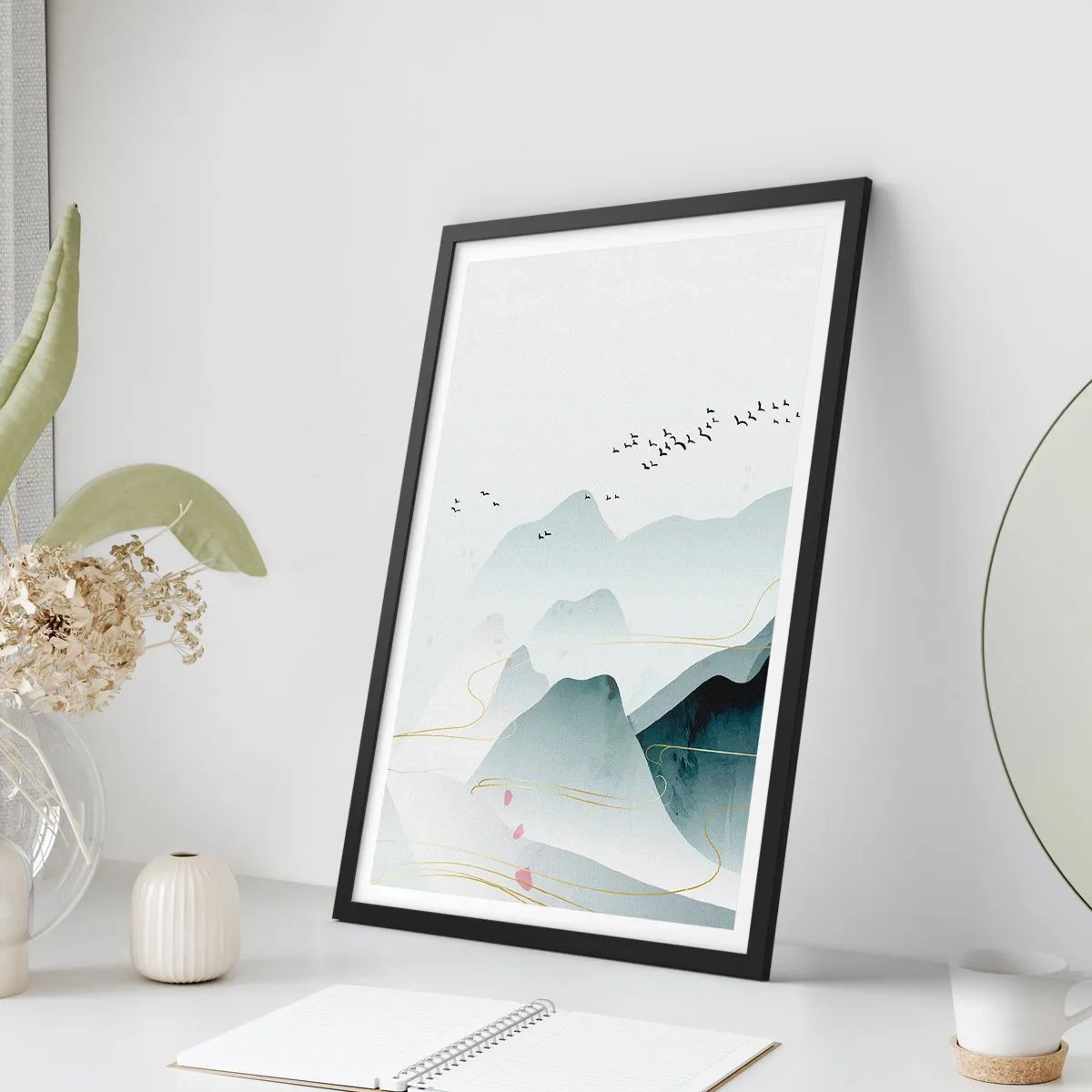 Poster in einem schwarzem Rahmen - Zarte Berge und Vögel in einer minimalistischen Komposition - 50x70cm - Über die Gipfel - Moderne Wanddekoration für Wohnzimmer und Schlafzimmer ARTTOR