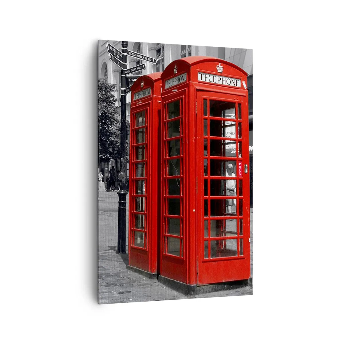 Bild auf Leinwand - Leinwandbild - Rote Telefonzellen vor einer schwarz-weißen Stadtkulisse. - 80x120cm - Rote Telefonzellen - Moderne Wanddekoration für Wohnzimmer und Schlafzimmer ARTTOR