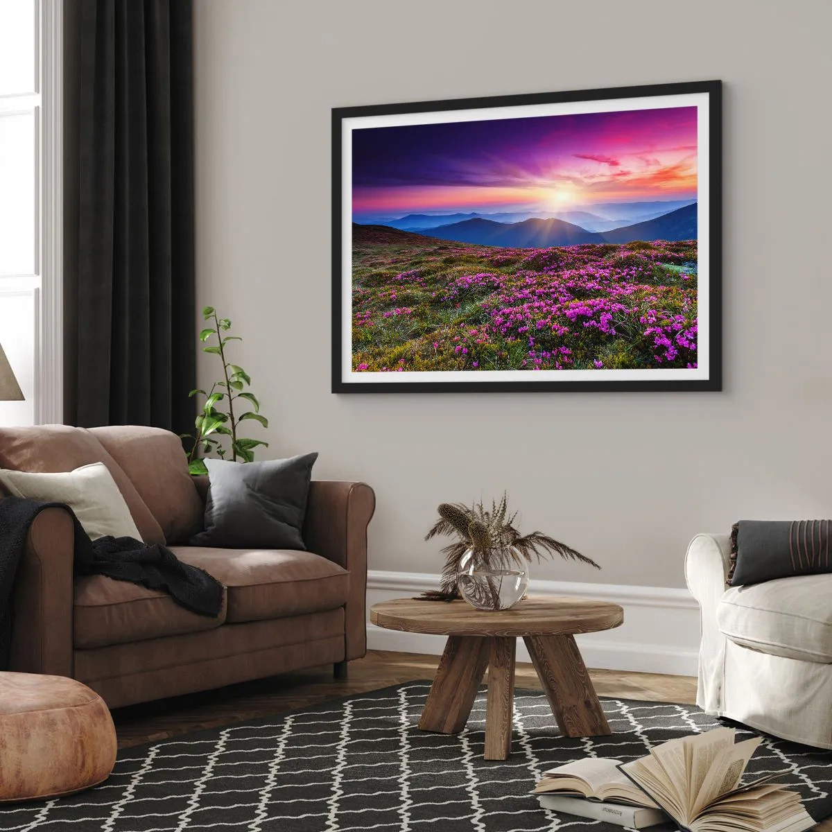 Poster in einem schwarzem Rahmen - Bergwiese mit Blumen bei Sonnenuntergang - 70x50cm - Kräuter dufteten nach frischen Trauben von den Feldern - Moderne Wanddekoration für Wohnzimmer und Schlafzimmer ARTTOR