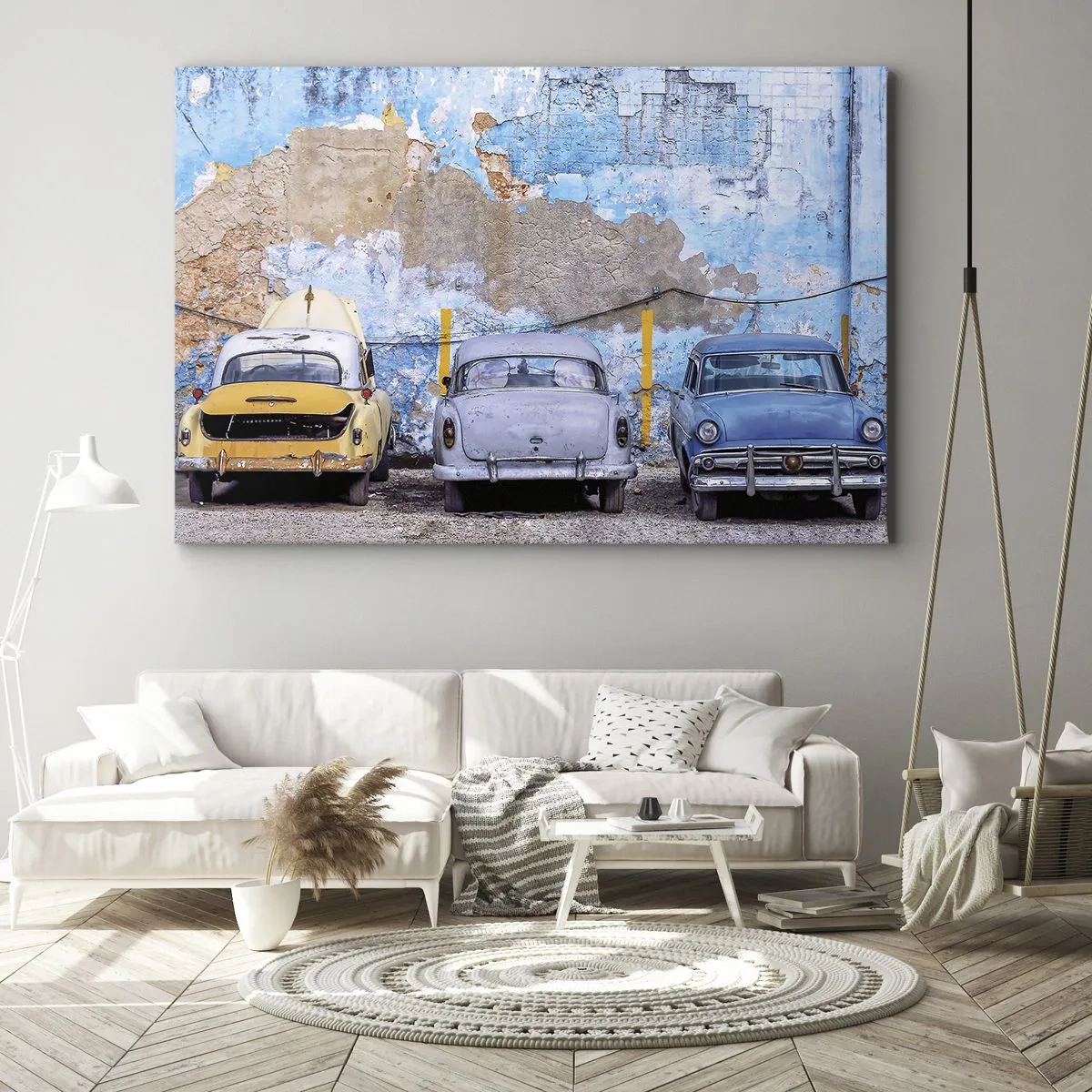 Bild auf Leinwand - Leinwandbild - Alte Autos vor dem Hintergrund einer zerstörten Mauer - 70x50cm - Treffen der Veteranen - Moderne Wanddekoration für Wohnzimmer und Schlafzimmer ARTTOR