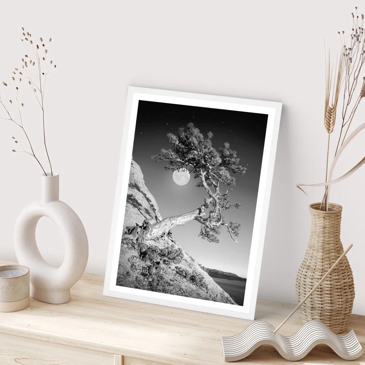 Poster in einem weißen Rahmen - Siegreiche Kämpferin - 70x100 cm