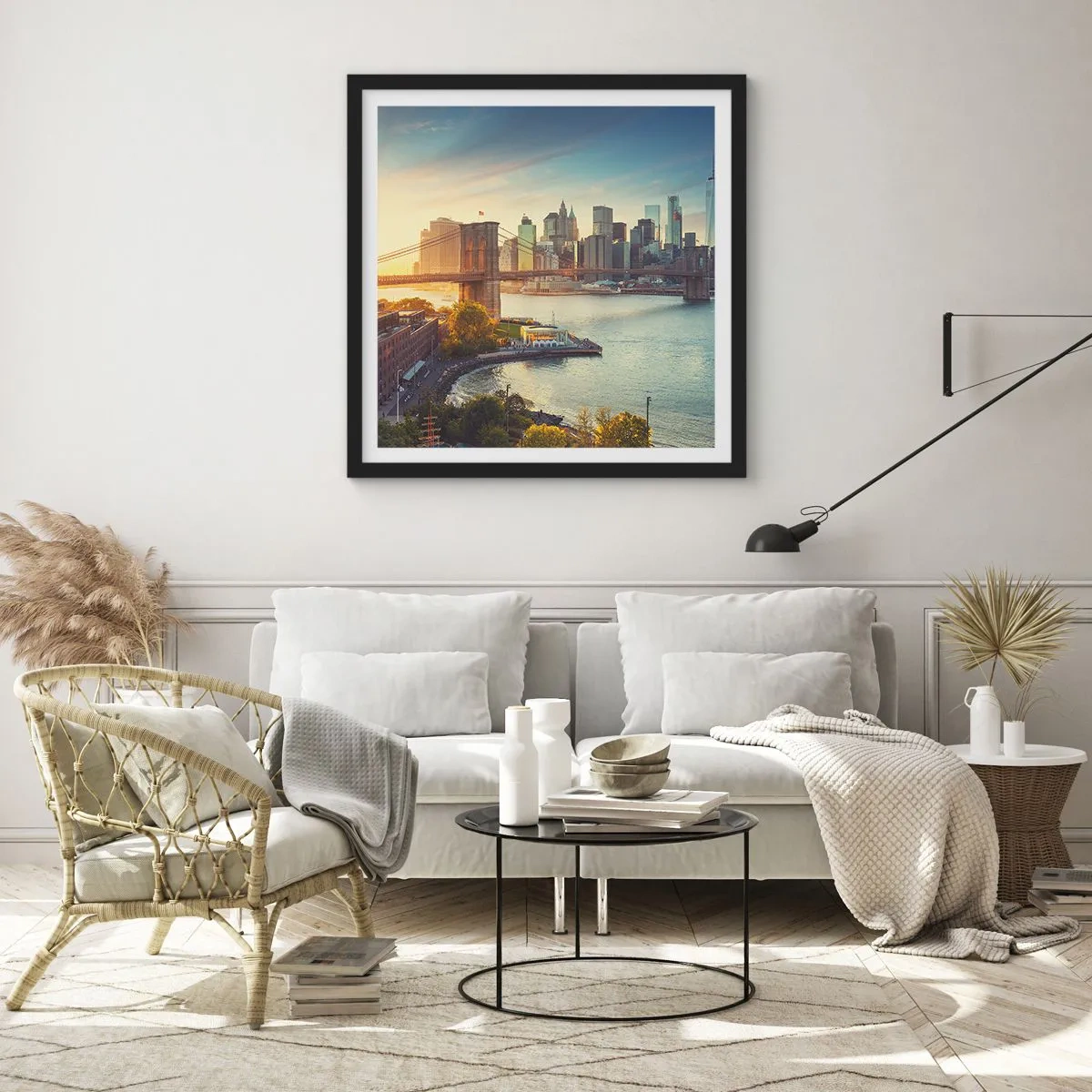 Poster in einem schwarzem Rahmen - Morgendämmerung der Großstadt - 50x50 cm