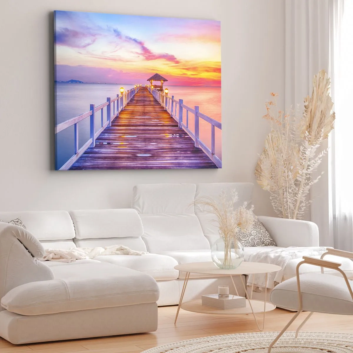 Bild auf Leinwand - Leinwandbild - Ein Pier über dem Wasser bei Sonnenuntergang in Pastellfarben - 100x70cm - Die lila-goldene Stille des Abends - Moderne Wanddekoration für Wohnzimmer und Schlafzimmer ARTTOR