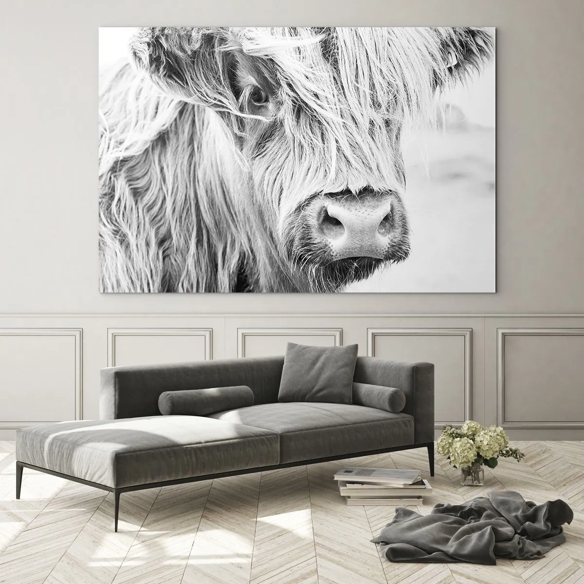 Glasbild - Bild auf glas - Nahaufnahme eines langhaarigen schottischen Rindes in Schwarz und Weiß - 120x80cm - Schottische Wildheit - Moderne Wanddekoration für Wohnzimmer und Schlafzimmer ARTTOR