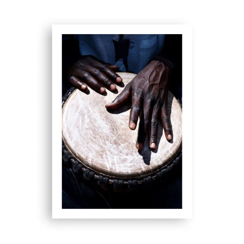 Poster - Hände spielen eine Djembe-Trommel in einem Rhythmusspiel - 50x70cm - Lebe in deinem eigenen Rhythmus - Moderne Wanddekoration für Wohnzimmer und Schlafzimmer ARTTOR