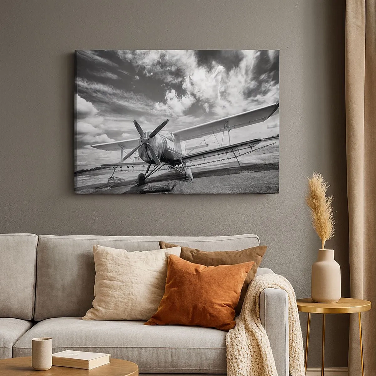 Bild auf Leinwand - Leinwandbild - Ein altes Flugzeug auf dem Flughafen in Schwarz und Weiß - 70x50cm - Ich kann es kaum erwarten! - Moderne Wanddekoration für Wohnzimmer und Schlafzimmer ARTTOR