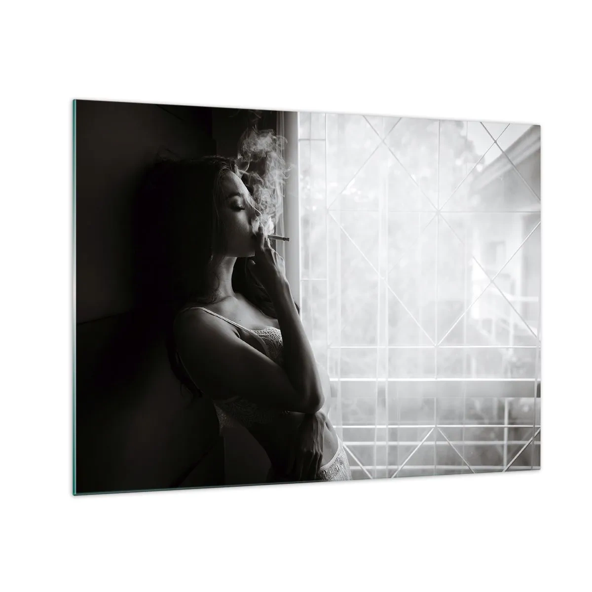 Glasbild - Bild auf glas - Frau raucht am Fenster in Schwarzweiß - 70x50cm - Sinnlicher Moment - Moderne Wanddekoration für Wohnzimmer und Schlafzimmer ARTTOR