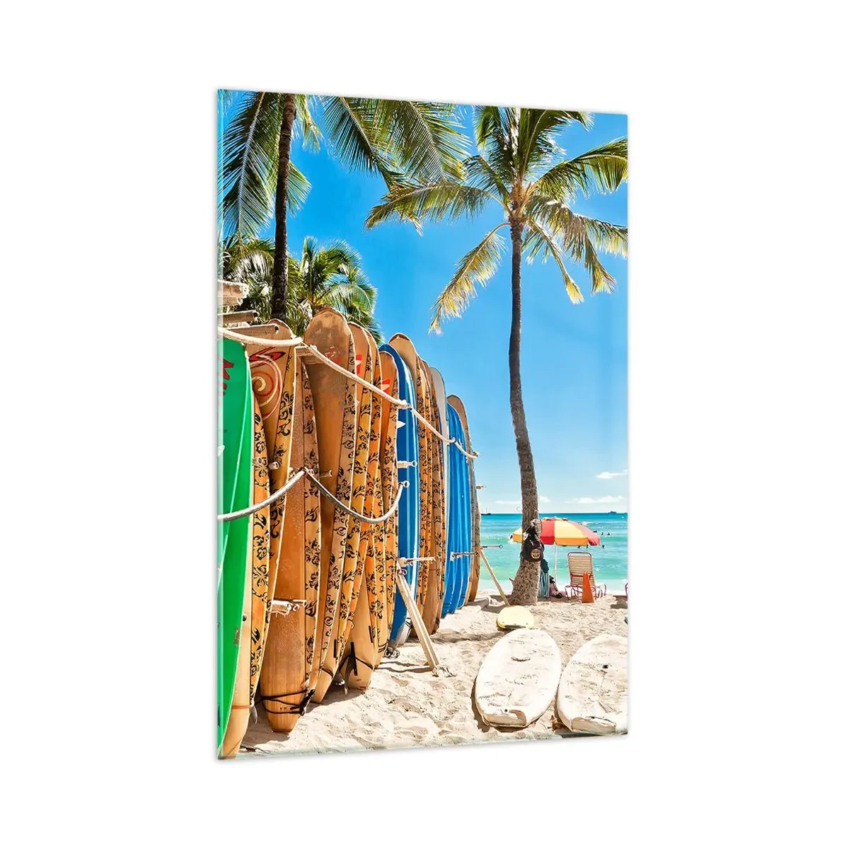 Glasbild - Bild auf glas - Surfbretter an einem Strand mit Palmen - 80x120cm - Sonniger Spaß - Moderne Wanddekoration für Wohnzimmer und Schlafzimmer ARTTOR