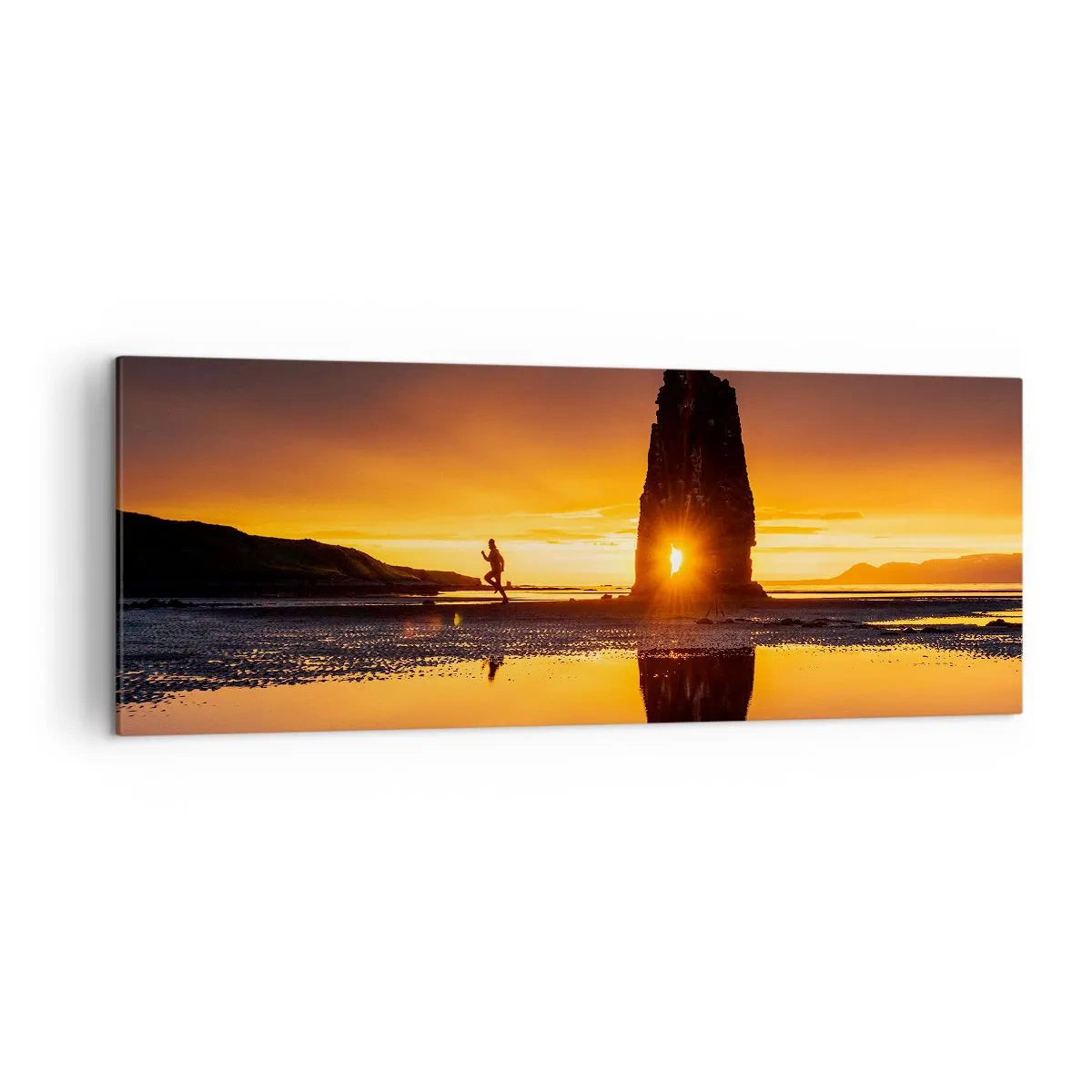 Bild auf Leinwand - Leinwandbild - Person läuft bei Sonnenuntergang am Strand mit Felsformation - 140x50cm - Nur du und die Natur - Moderne Wanddekoration für Wohnzimmer und Schlafzimmer ARTTOR