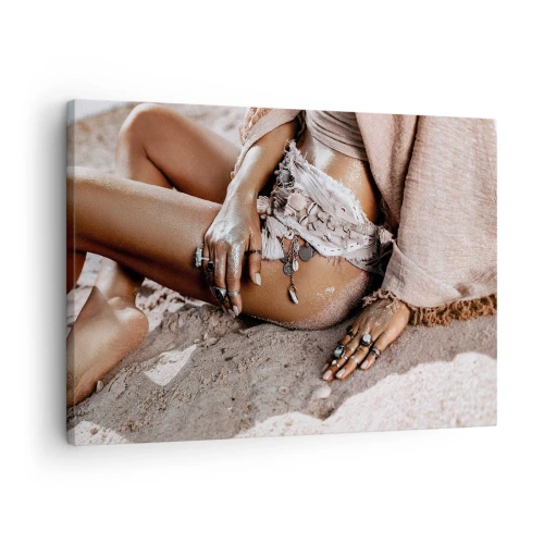 Bild auf Leinwand - Leinwandbild - Boho-Frau am Strand mit Schmuck - 70x50cm - Von den Wellen geworfen? - Moderne Wanddekoration für Wohnzimmer und Schlafzimmer ARTTOR