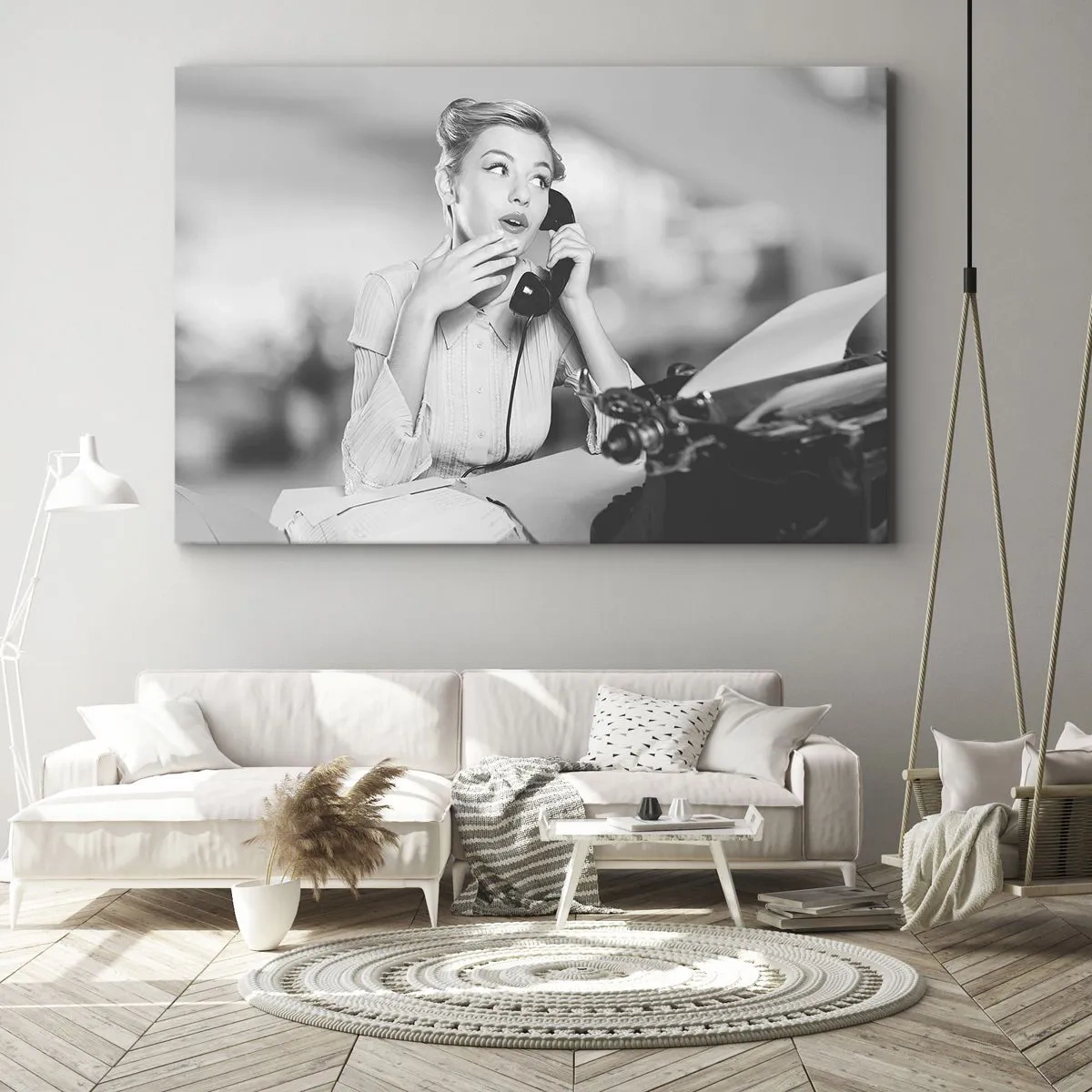 Bild auf Leinwand - Leinwandbild - Eine Frau telefoniert an einer Schreibmaschine - 100x70cm - Hallo, wir sind in den 1950er Jahren. - Moderne Wanddekoration für Wohnzimmer und Schlafzimmer ARTTOR