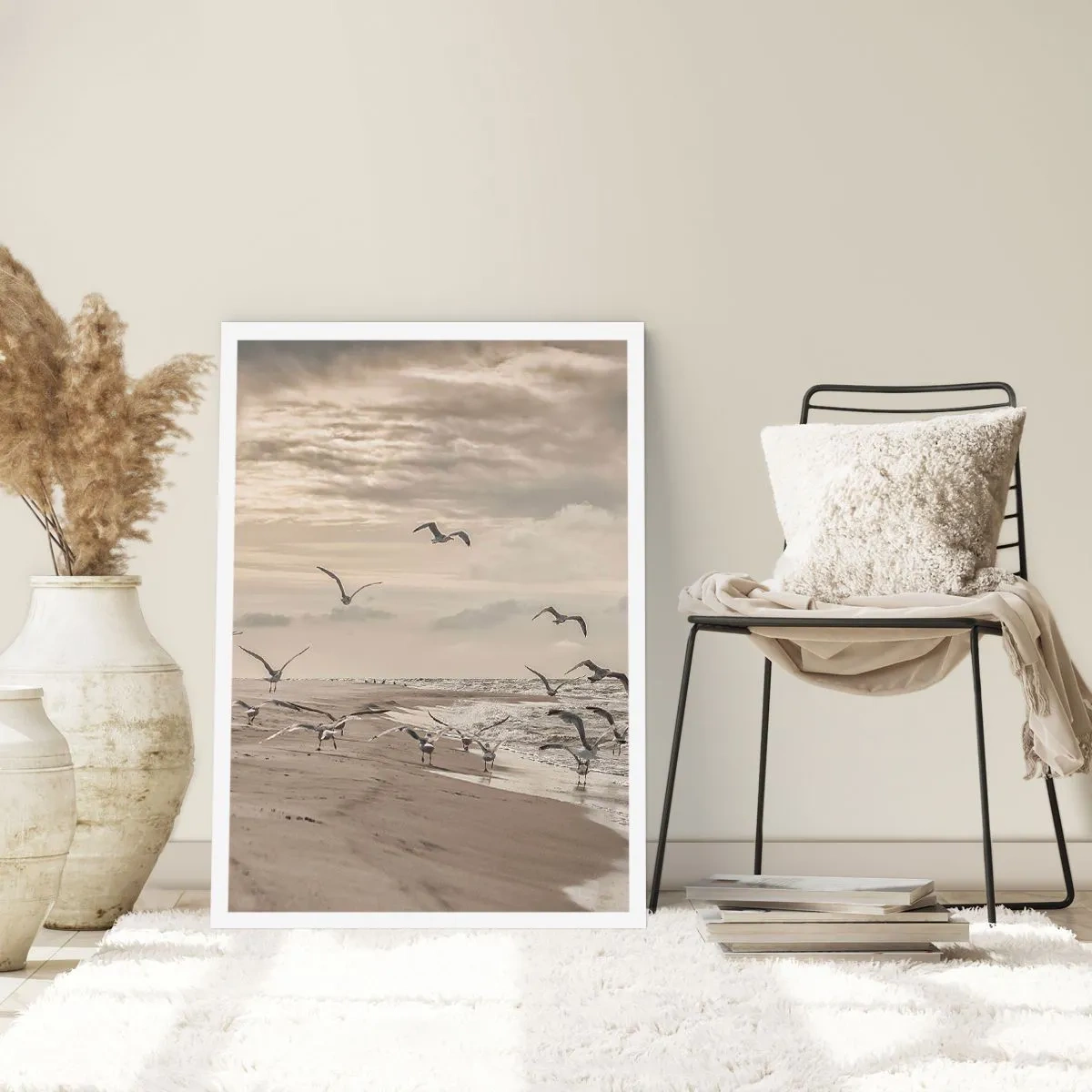 Poster - Möwen schweben über der Küste unter einem bewölkten Himmel - 50x70cm - Meeresrauschen, Vogelgesang - Moderne Wanddekoration für Wohnzimmer und Schlafzimmer ARTTOR