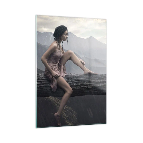 Glasbild - Bild auf glas - Eine Frau und eine Katze auf einem Holzstamm in einer regnerischen Landschaft - 50x70cm - Gipfel der Schönheit - Moderne Wanddekoration für Wohnzimmer und Schlafzimmer ARTTOR