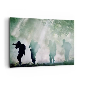 Bild auf Leinwand - Leinwandbild - Silhouetten von Soldaten in einem Wald, umgeben von Nebel - 100x70cm - Einer für alle… - Moderne Wanddekoration für Wohnzimmer und Schlafzimmer ARTTOR