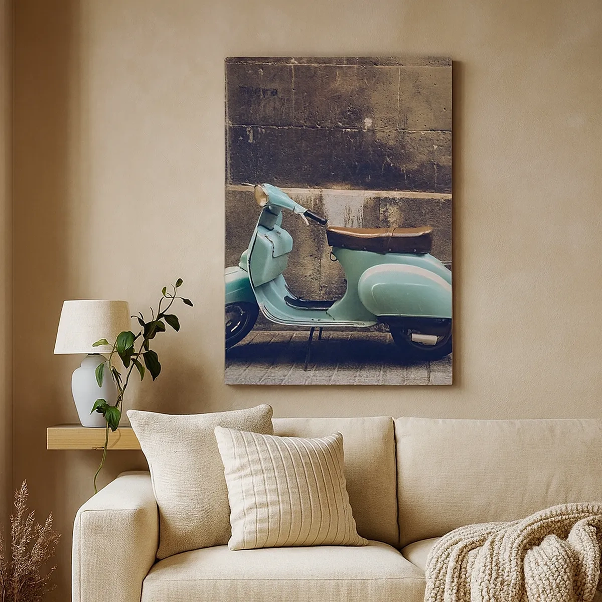 Bild auf Leinwand - Leinwandbild - Ein Retro-Roller, der an einer Steinmauer geparkt ist - 50x70cm - Unvergessliche Atmosphäre - Moderne Wanddekoration für Wohnzimmer und Schlafzimmer ARTTOR